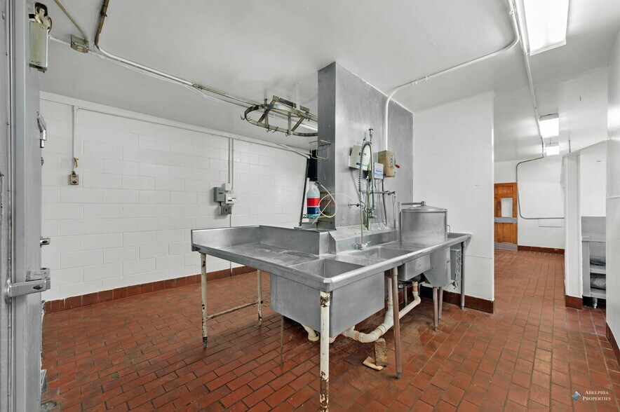 More Photos Of 325 W Front St, Wheaton Restaurant For Lease