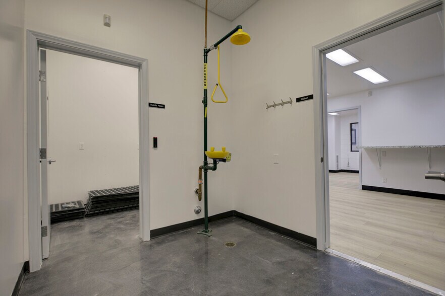 More Photos Of 18417 Bryant St, Northridge Service For Sale