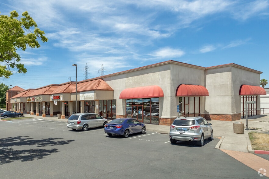 More Photos Of 302-324 S Lexington Dr, Folsom Storefront For Lease