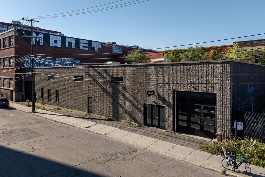 More Photos Of 5600 Av De Gaspé, Montréal Manufacturing For Sale