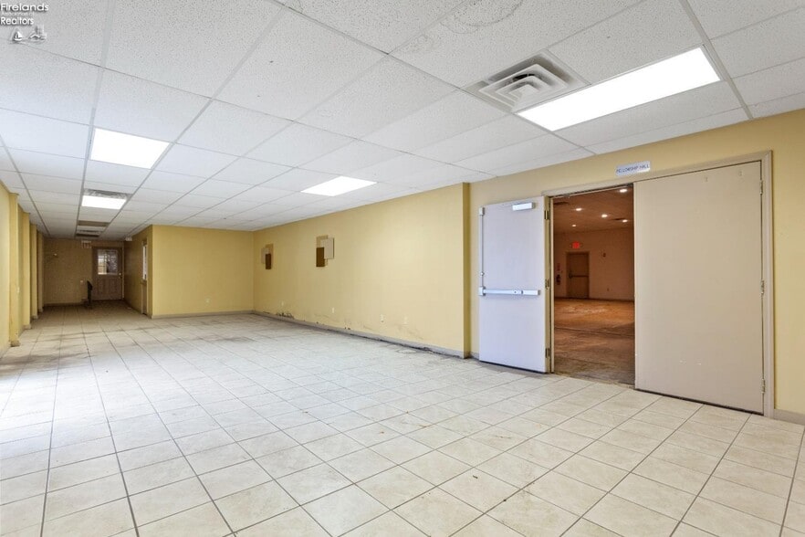 More Photos Of 46400 Telegraph Rd, Amherst Freestanding For Sale