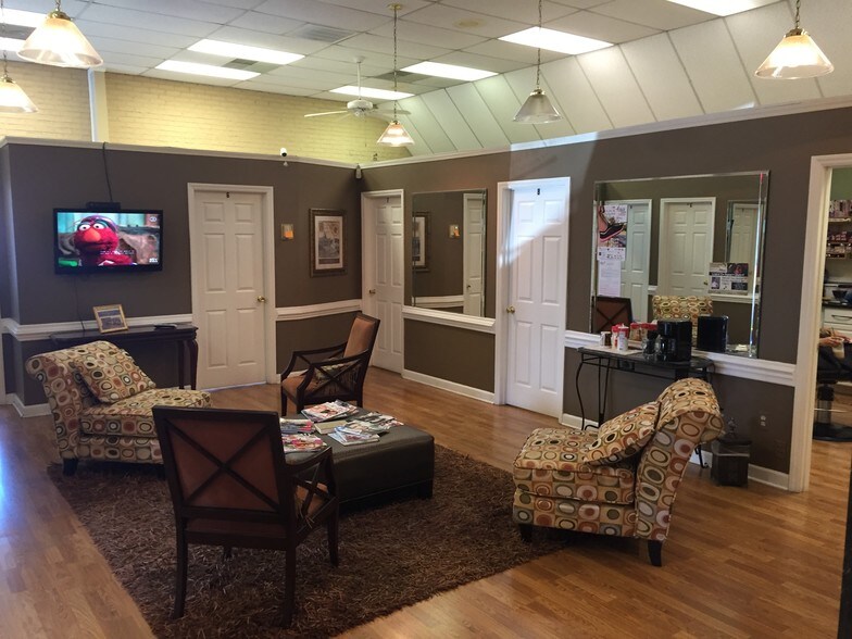 More Photos Of 443 Congaree Rd, Greenville Freestanding For Lease
