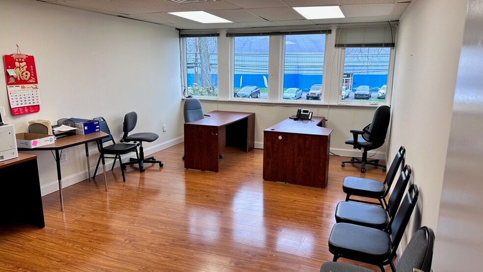 More Photos Of 1300 Industrial Blvd, Southampton Light Distribution For Lease