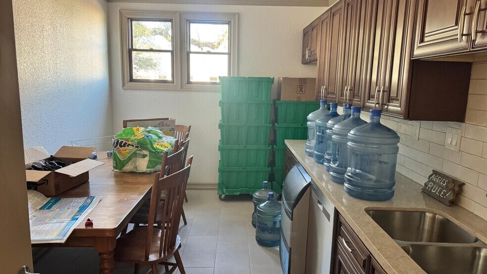 More Photos Of 446 Heights Blvd, Houston Office Residential For Lease