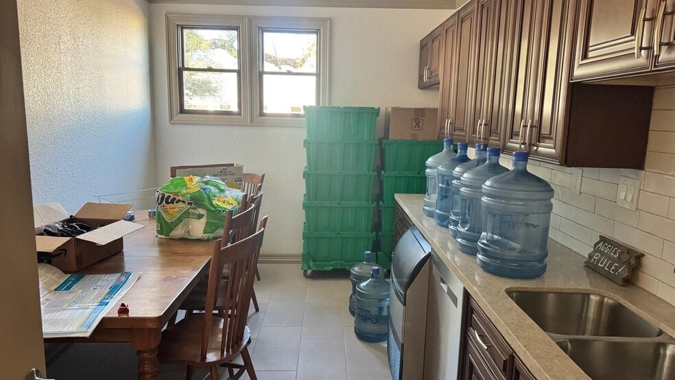 More Photos Of 446 Heights Blvd, Houston Office Residential For Lease