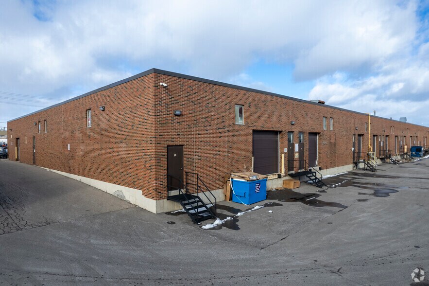 More Photos Of 11-53 Stafford Dr, Brampton Warehouse For Lease
