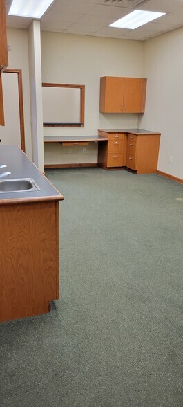 More Photos Of 1410-1420 W State St, Alliance Medical For Sale