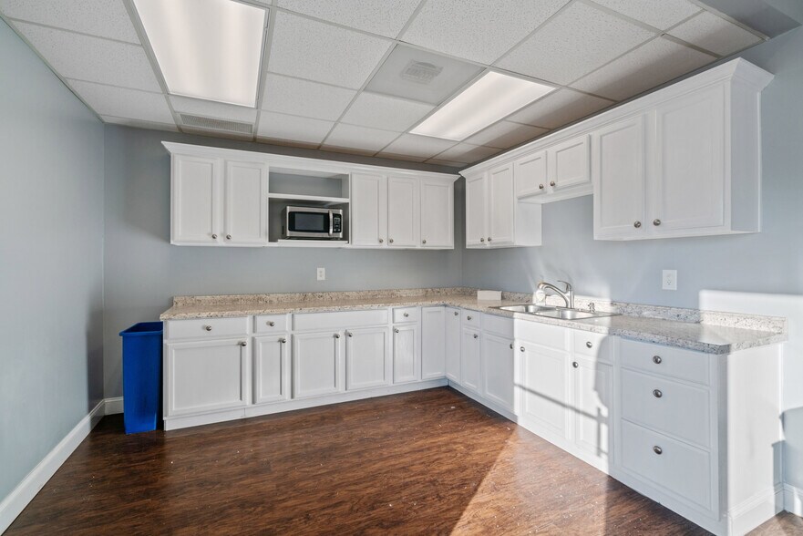 More Photos Of 237 Upper Riverdale Rd, Riverdale Medical For Sale