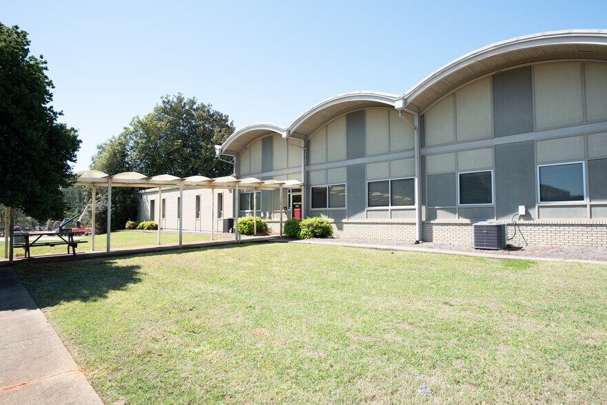 More Photos Of 110 Newton Bridge Rd, Athens Warehouse For Lease