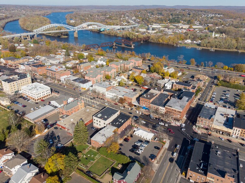 More Photos Of 510-526 Main St, Middletown Storefront Retail Office For Lease