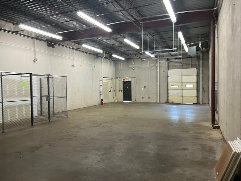 More Photos Of 616 Industrial Ave, Greensboro Flex For Lease
