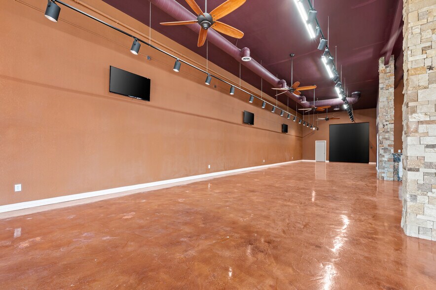 More Photos Of 7716 Davis Blvd, North Richland Hills Storefront For Lease