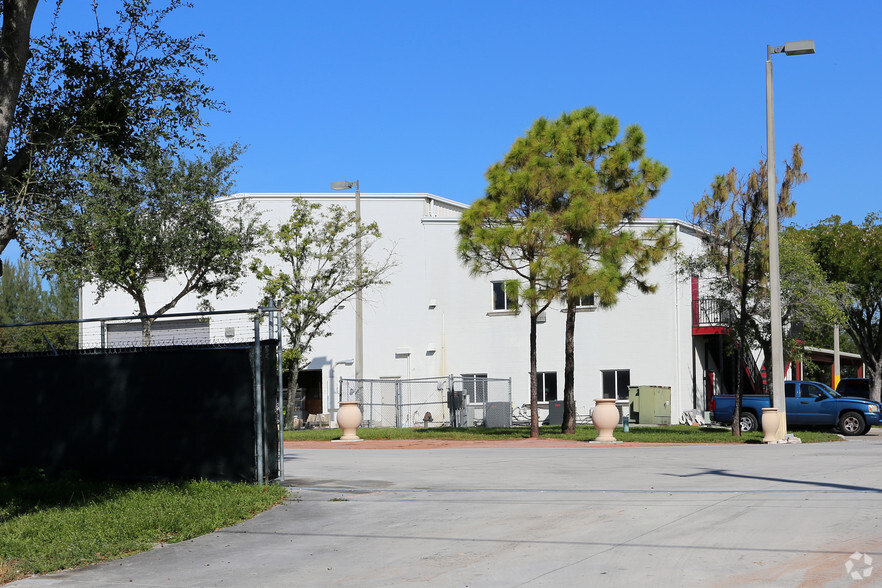 More Photos Of 101 Benoist Farms Rd, West Palm Beach Warehouse For Lease