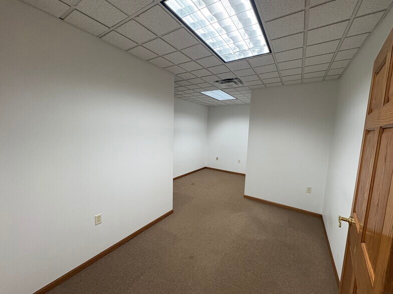 More Photos Of 5200 S Cliff Ave, Sioux Falls Office For Lease
