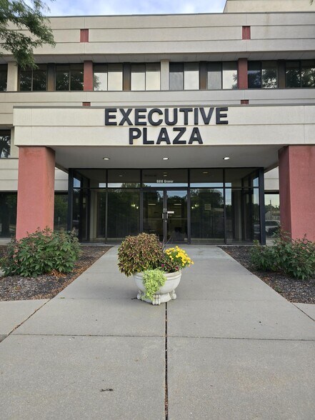Primary Photo Of 6818 Grover St, Omaha Office For Lease