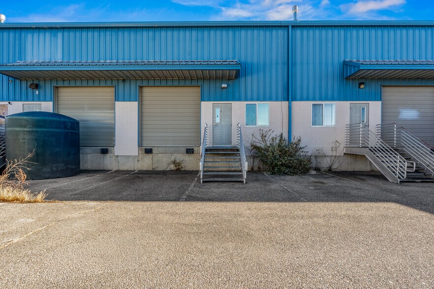 More Photos Of 36 Bisbee Ct, Santa Fe Warehouse For Sale