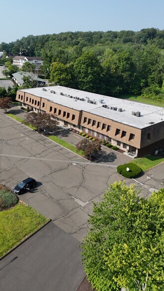 More Photos Of 304 Federal Rd, Brookfield Office For Lease