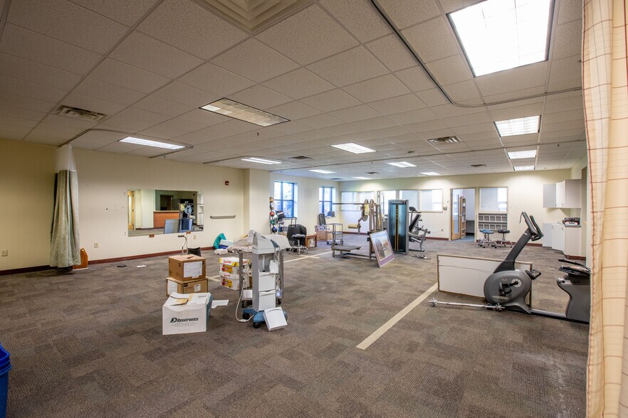 More Photos Of 200 Kennedy Memorial Dr, Waterville Flex For Lease