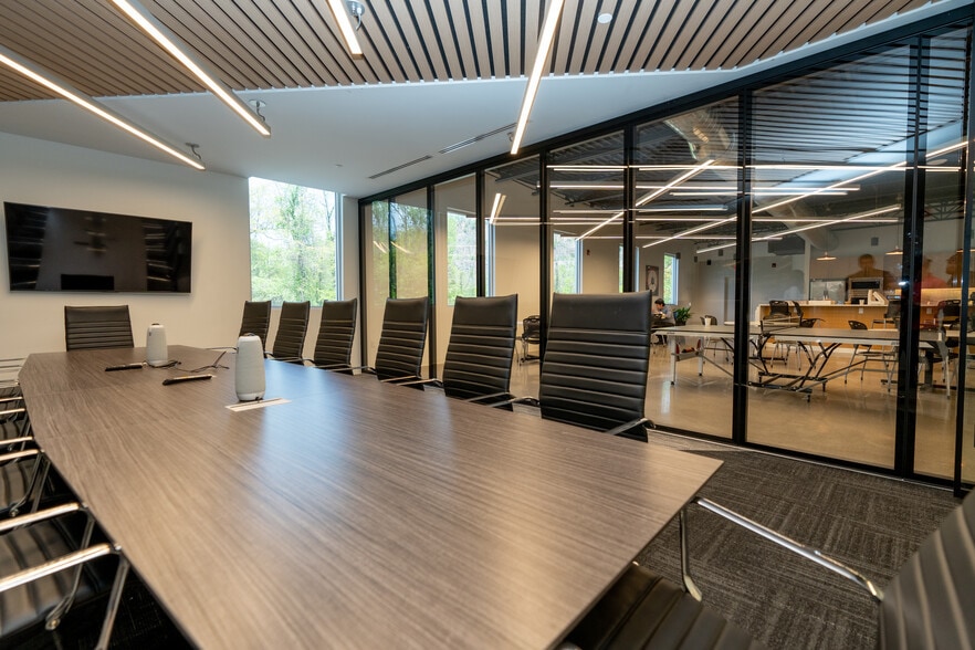 More Photos Of 520 Landmark Dr, Congers Flex For Sale