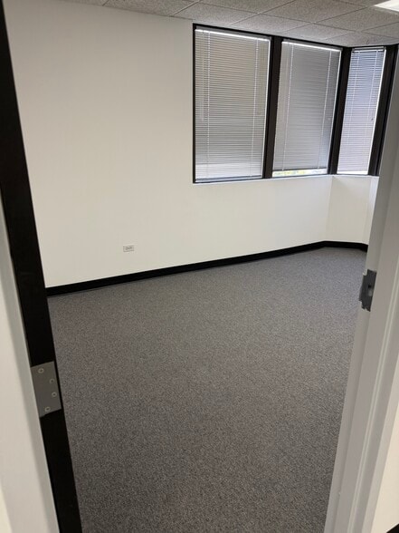 More Photos Of 519 N Cass Ave, Westmont Medical For Lease