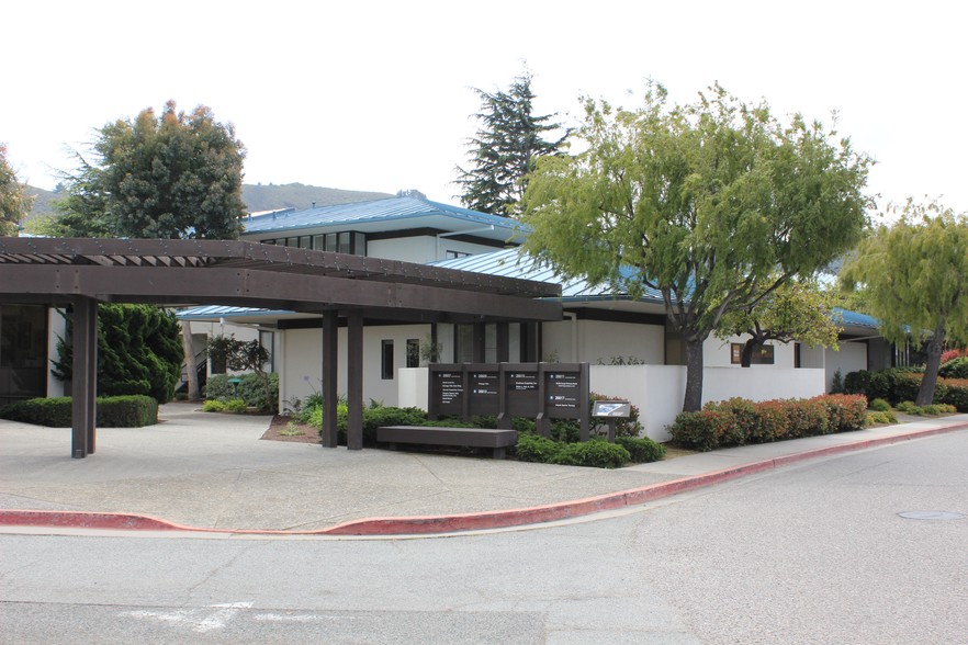 Primary Photo Of 26607-26625 Carmel Center Pl, Carmel Medical For Lease