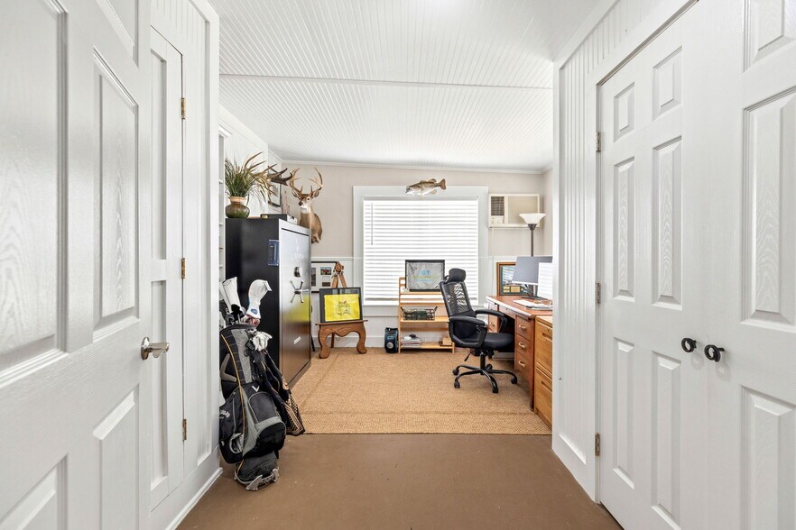 More Photos Of 2 FM 289, Comfort Specialty For Sale