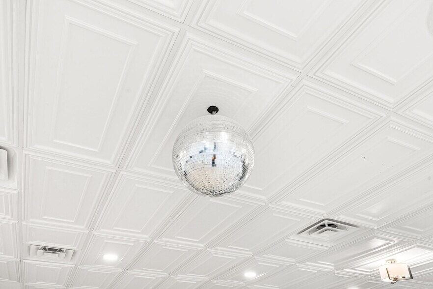 More Photos Of 8777 S Gessner Dr, Houston Freestanding For Lease