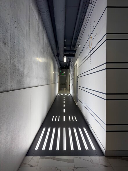 More Photos Of 2420 NE Miami Gardens Dr, Miami Office For Lease