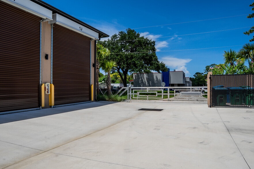 More Photos Of 1245 Canal St, New Smyrna Beach Self Storage For Lease