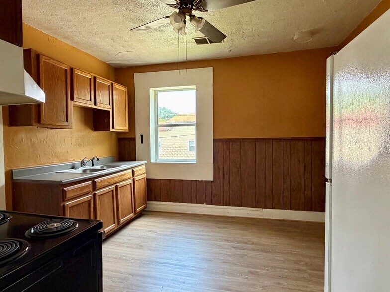 More Photos Of 484 Route 302, West Van Lear Specialty For Sale