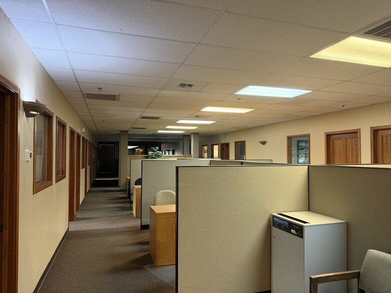 More Photos Of 1414 E F St, Oakdale Office For Sale