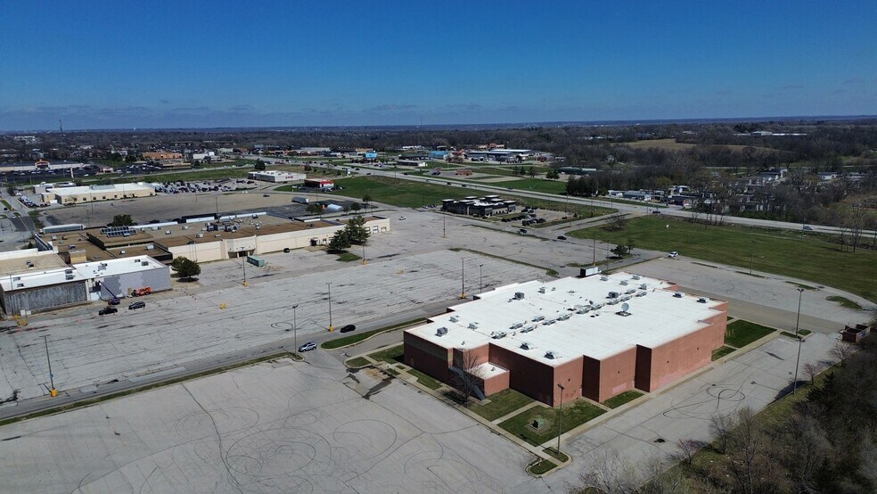 More Photos Of 6720 SE 14th St, Des Moines Movie Theatre For Lease