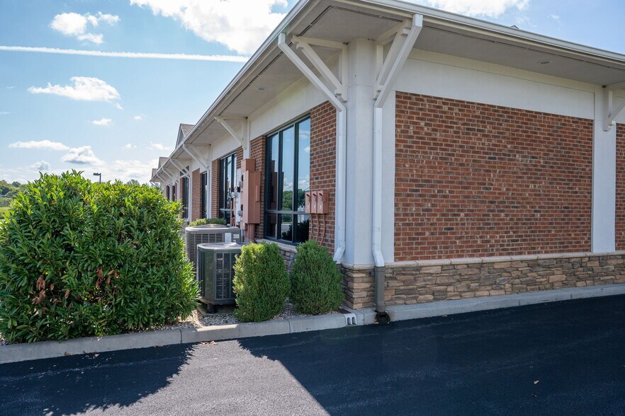 More Photos Of 16 Gosnell, Staunton Medical For Sale
