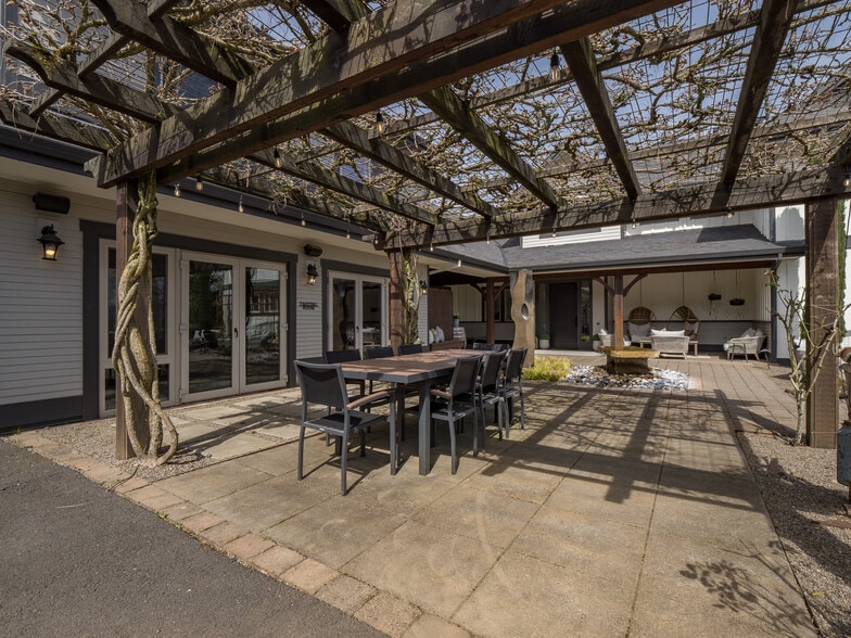 More Photos Of 20300 NE Highway 240, Newberg Hotel For Sale