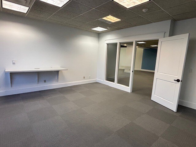 More Photos Of 201 N Clinton Ave, Saint Johns Storefront For Lease