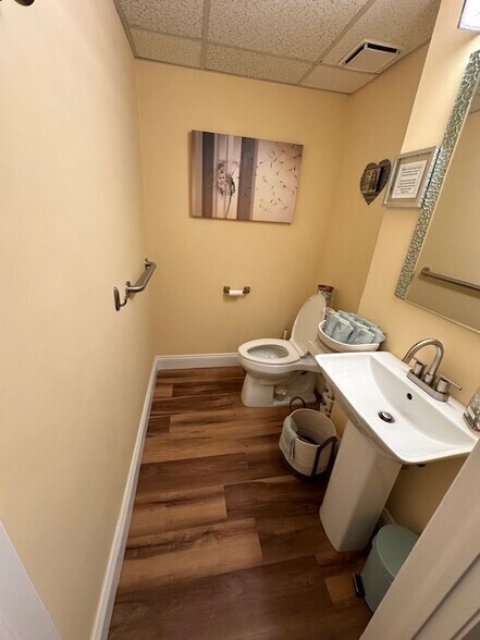 More Photos Of 1000 Tamiami Trl N, Naples Medical For Lease
