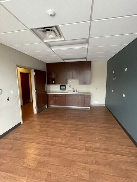 More Photos Of 10401 Sawmill Pky, Powell Medical For Lease