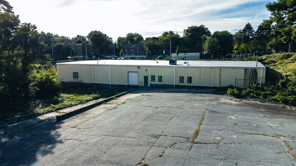 More Photos Of 90 Salmon St, Providence Manufacturing For Lease