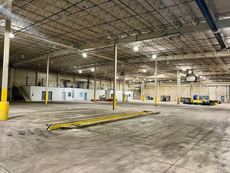 More Photos Of 827 Moll Dr, Boyne City Manufacturing For Lease