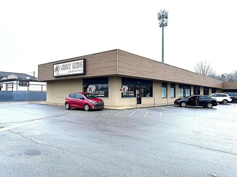 Primary Photo Of 247-257 S Coltrane Rd, Edmond General Retail For Lease