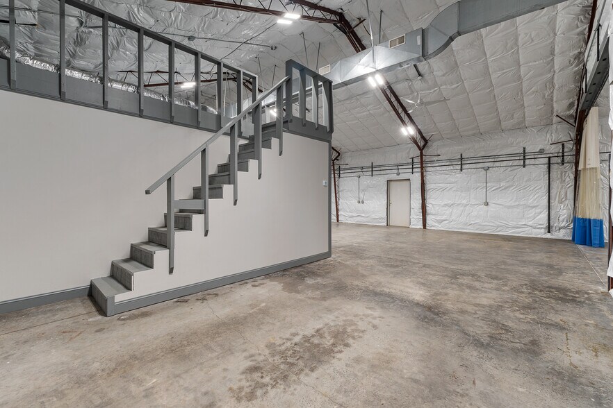 More Photos Of 1294 Midland Trl, Milton Flex For Sale