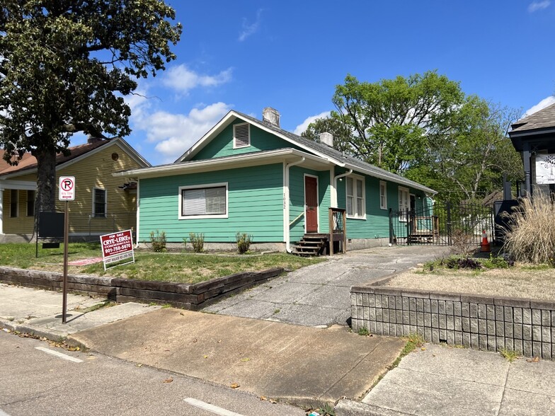 Primary Photo Of 1032 S Cooper St, Memphis Medical For Sale