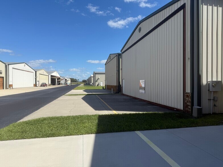 More Photos Of 1321 Apopka Airport Rd, Apopka Airplane Hangar For Sale