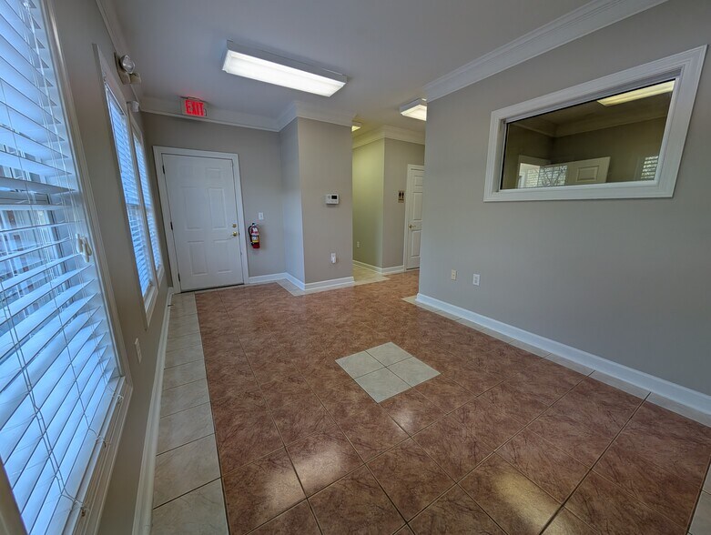 More Photos Of 6511 Creedmoor Rd, Raleigh Office For Lease
