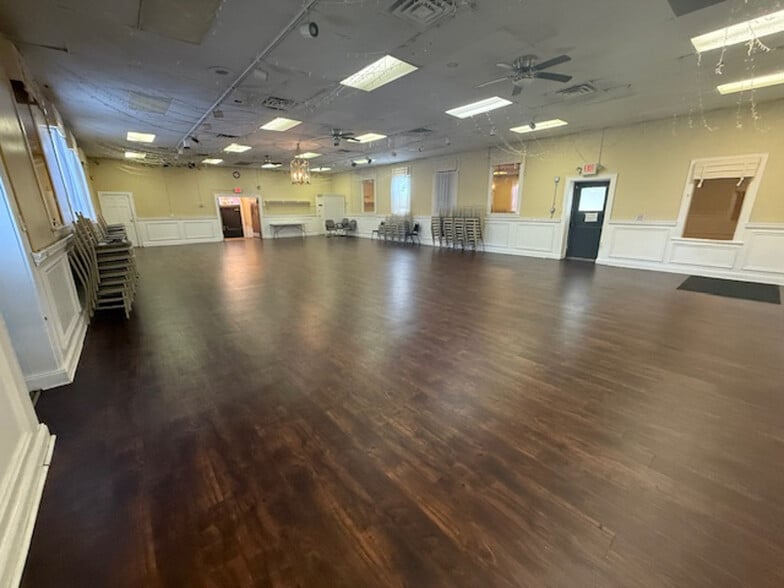 More Photos Of 32 Beers St, Bridgeport General Retail For Sale