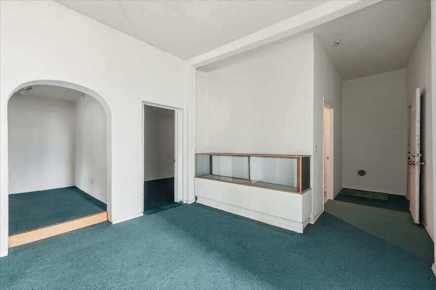 More Photos Of 437 SW 3rd St, Fruitland Freestanding For Sale