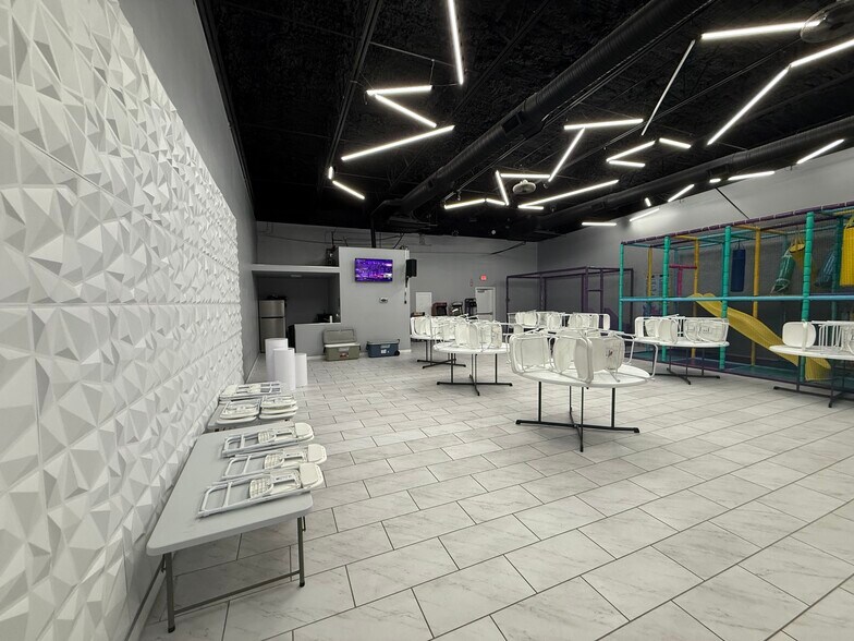 More Photos Of 2715 E Del Mar Blvd, Laredo General Retail For Sale