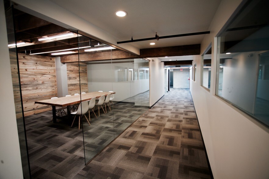 More Photos Of 502 7th St, Oregon City Storefront Retail Office For Lease