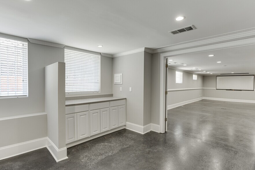 More Photos Of 55 Scott St, Buford Office For Lease