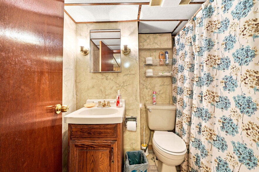 More Photos Of 1519 Renton Rd, Pittsburgh Funeral Home For Sale